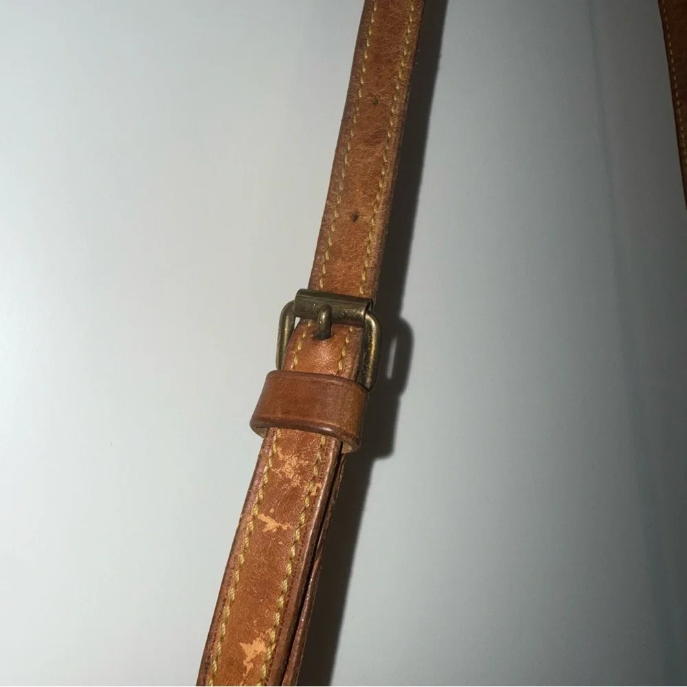 AUTHENTIC Louis Vuitton Trocadero 27 Crossbody Bag - Picture 6 of 16